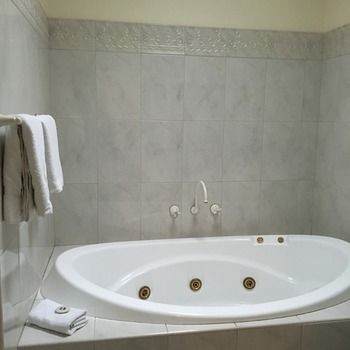 Eltham Gateway Hotel - Airlie Beach Holiday 16