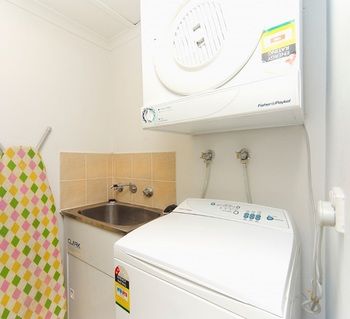 Waldorf Eastwood Residential Apartments - Airlie Beach Holiday 9