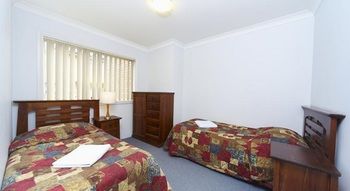 Waldorf Eastwood Residential Apartments - Airlie Beach Holiday 13