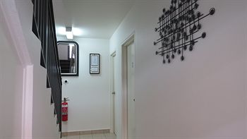 Waldorf Hornsby Residential Apartments - Airlie Beach Holiday 13