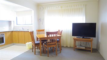 Waldorf Hornsby Residential Apartments - Airlie Beach Holiday 15