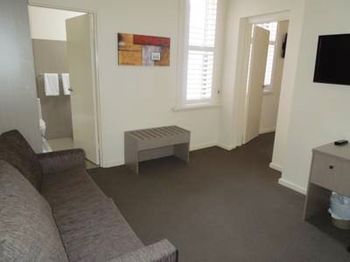 Naughtons Parkville Hotel - Airlie Beach Holiday 18