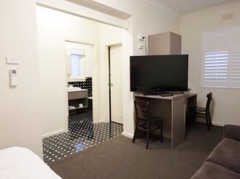 Naughtons Parkville Hotel - Airlie Beach Holiday 32