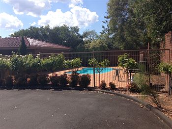 Nunawading Motor Inn - Airlie Beach Holiday 13