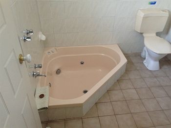 Nunawading Motor Inn - Airlie Beach Holiday 18