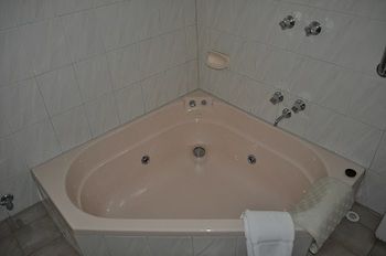 Nunawading Motor Inn - Airlie Beach Holiday 36