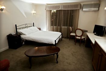 Elizabethan Lodge - Airlie Beach Holiday 7