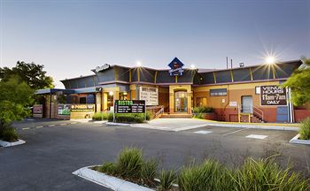 Meadow Inn Hotel-Motel - Airlie Beach Holiday 2