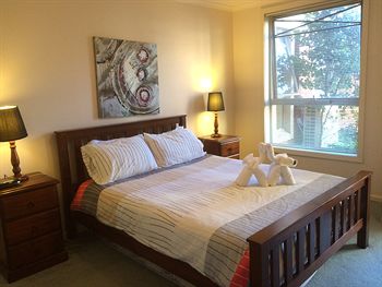 Australian Home Away @ Box Hill 21 - Airlie Beach Holiday 2