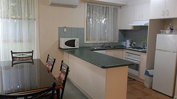 Australian Home Away @ Box Hill 21 - Airlie Beach Holiday 4