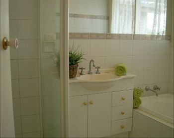 Australian Home Away @ Doncaster Grange Park - Airlie Beach Holiday 0