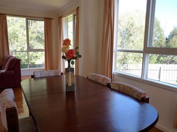 Australian Home Away @ Doncaster Grange Park - Airlie Beach Holiday 10