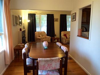 Australian Home Away @ Doncaster Grange Park - Airlie Beach Holiday 11