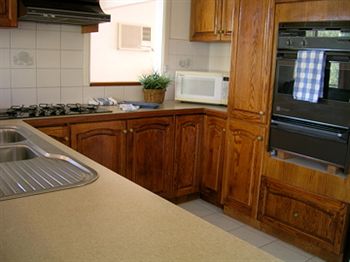 Australian Home Away @ Doncaster Grange Park - Airlie Beach Holiday 13