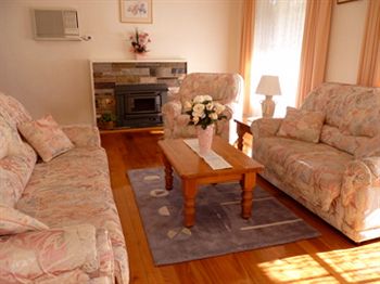 Australian Home Away @ Doncaster Grange Park - Airlie Beach Holiday 15