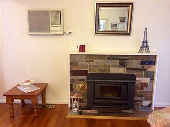 Australian Home Away @ Doncaster Grange Park - Airlie Beach Holiday 18