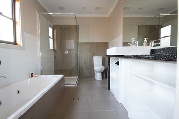 The Edgewater Bed & Breakfast - Airlie Beach Holiday 2