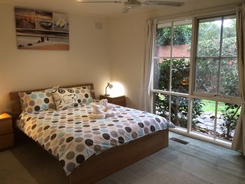 Australian Home Away Doncaster Elgar 2 - Airlie Beach Holiday 4