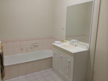 Australian Home Away Ringwood @ Bardia - Airlie Beach Holiday 1