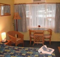 Black Swan Waterfront Motel - Airlie Beach Holiday