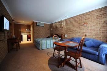 Golden Grain Motor Inn - Airlie Beach Holiday 2