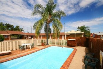 Golden Grain Motor Inn - Airlie Beach Holiday 11