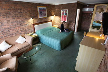 Countryman Motor Inn - Airlie Beach Holiday 4