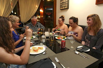 Countryman Motor Inn - Airlie Beach Holiday 5