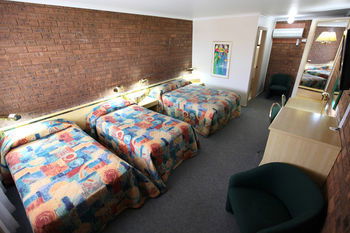 Countryman Motor Inn - Airlie Beach Holiday 27