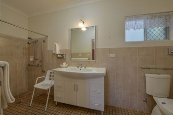 Cadman Motor Inn & Apartments - Airlie Beach Holiday 0