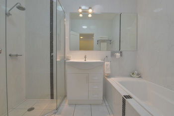 Cadman Motor Inn & Apartments - Airlie Beach Holiday 1