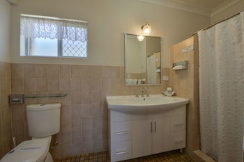 Cadman Motor Inn & Apartments - Airlie Beach Holiday 2
