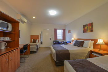 Cadman Motor Inn & Apartments - Airlie Beach Holiday 3