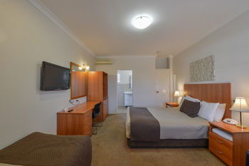 Cadman Motor Inn & Apartments - Airlie Beach Holiday 4