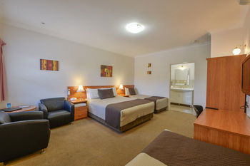 Cadman Motor Inn & Apartments - Airlie Beach Holiday 7