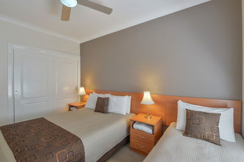 Cadman Motor Inn & Apartments - Airlie Beach Holiday 8