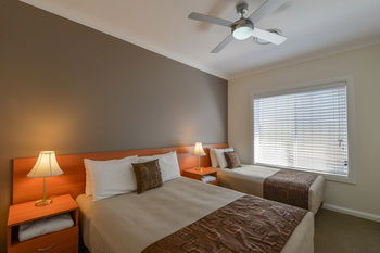 Cadman Motor Inn & Apartments - Airlie Beach Holiday 14