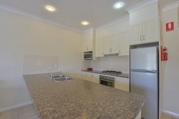 Cadman Motor Inn & Apartments - Airlie Beach Holiday 18
