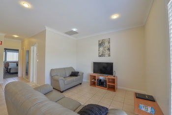 Cadman Motor Inn & Apartments - Airlie Beach Holiday 22