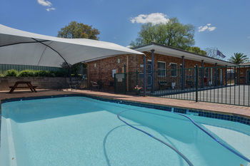 Cadman Motor Inn & Apartments - Airlie Beach Holiday 28