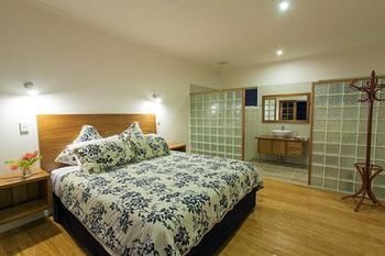 Coverdales B & B At Eumundi - Airlie Beach Holiday 1