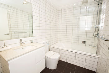 Astina Serviced Apartments - Parkside - Airlie Beach Holiday 1