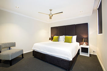 Astina Serviced Apartments - Parkside - Airlie Beach Holiday 3