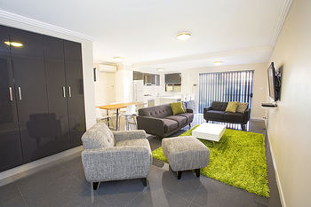Astina Serviced Apartments - Parkside - Airlie Beach Holiday 6