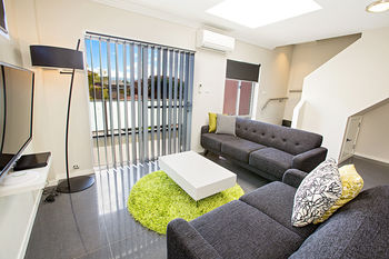 Astina Serviced Apartments - Parkside - Airlie Beach Holiday 9