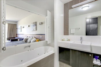 Macquarie Inn - Airlie Beach Holiday 7