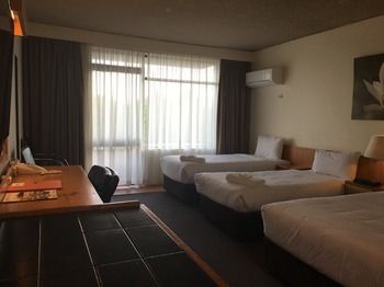 Waterview Gosford Motor Inn - Airlie Beach Holiday 25