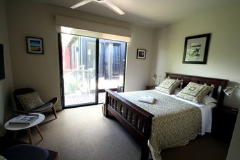 Phoenix Eumundi Bed & Breakfast - Airlie Beach Holiday 1