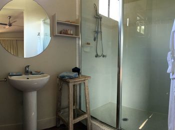 Phoenix Eumundi Bed & Breakfast - Airlie Beach Holiday 5