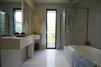 Phoenix Eumundi Bed & Breakfast - Airlie Beach Holiday 6